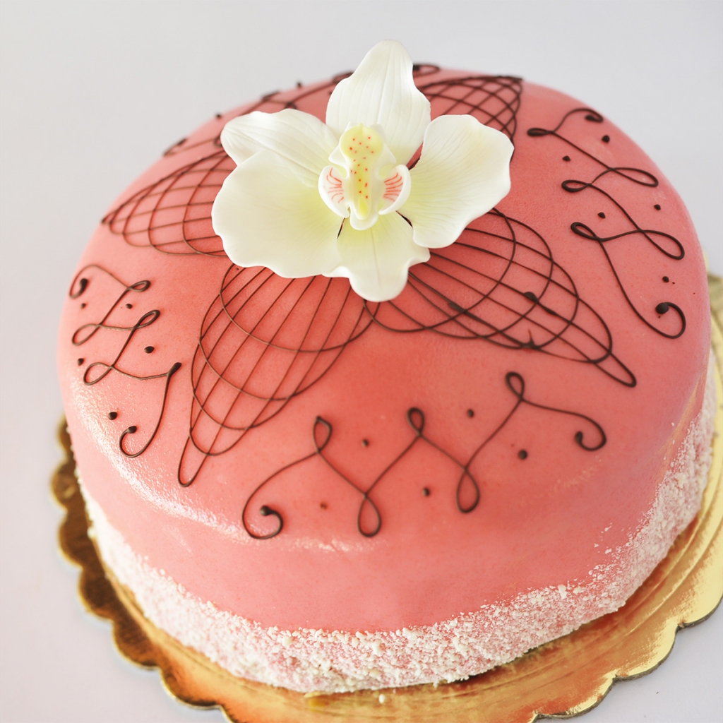 Ettore Princess Torte, available in pink, lime green and almond