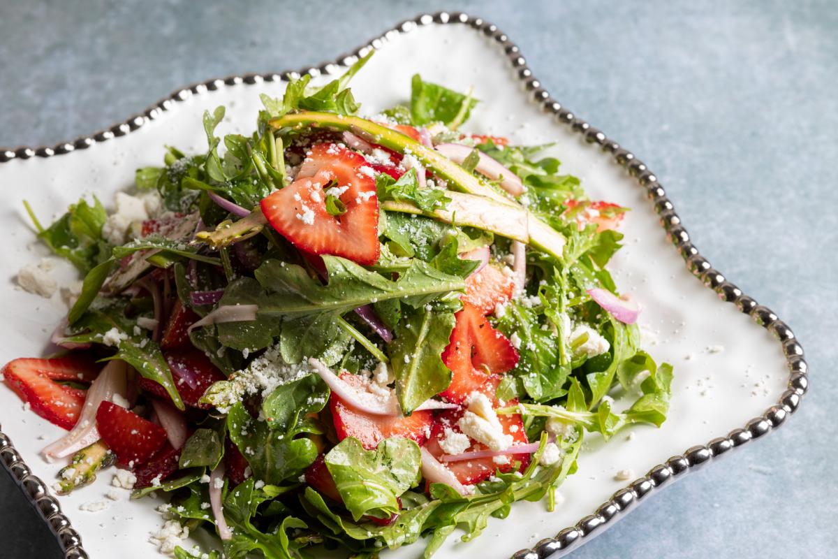 strawberry arugula salad